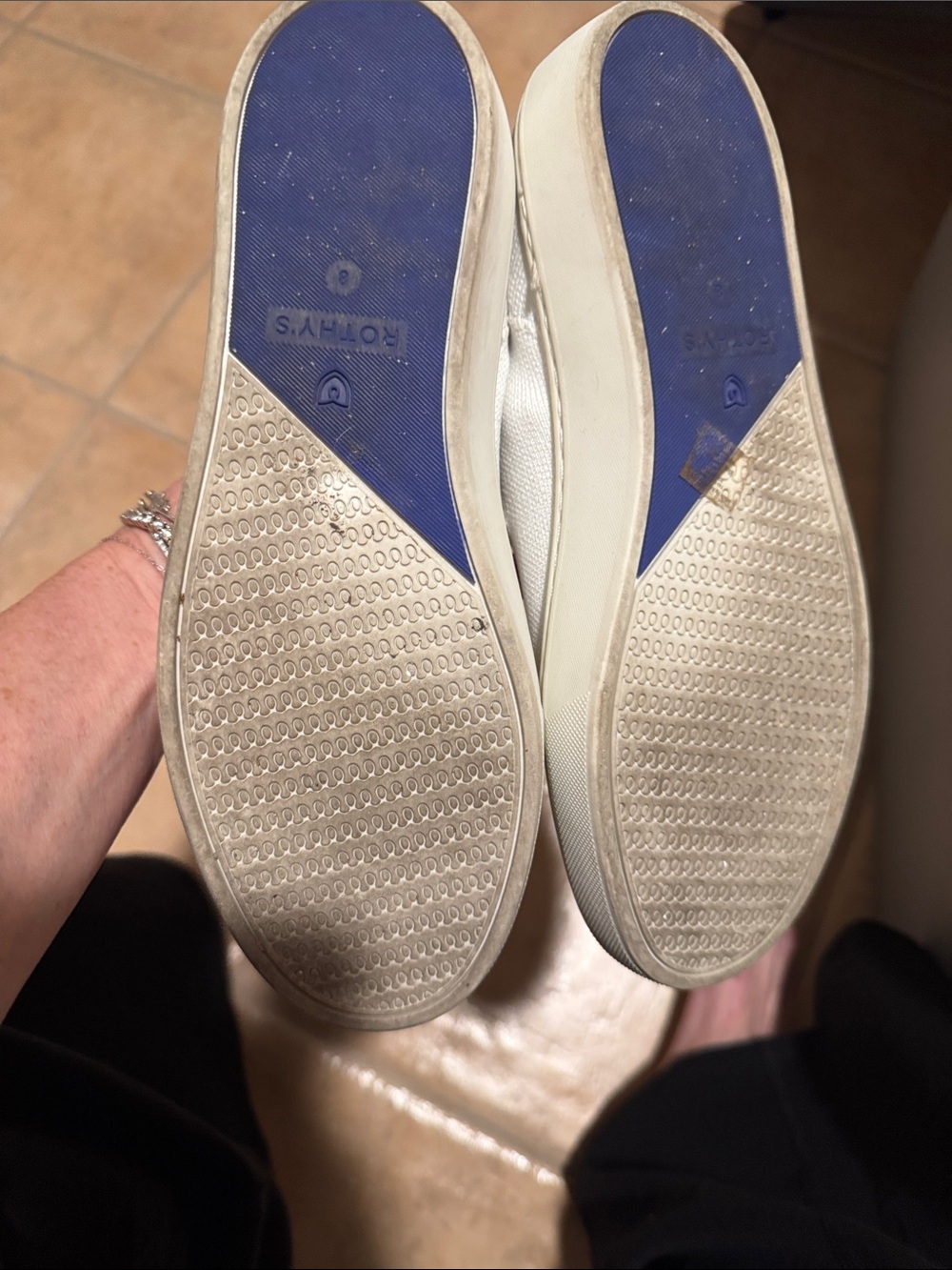 ROTHY’s slip on white shoes - gently worn size 8 - Picture 2 of 3